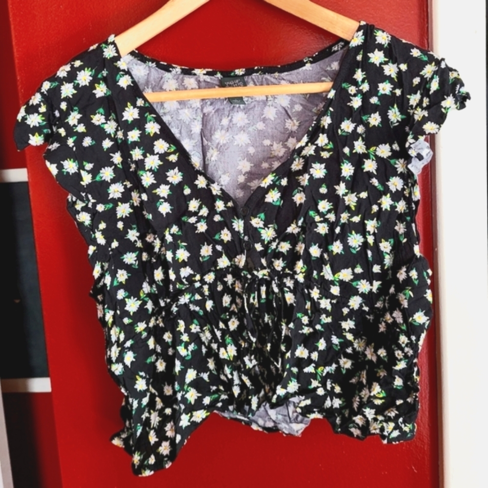 Flutter Floral Sleeve Flyaway Top
